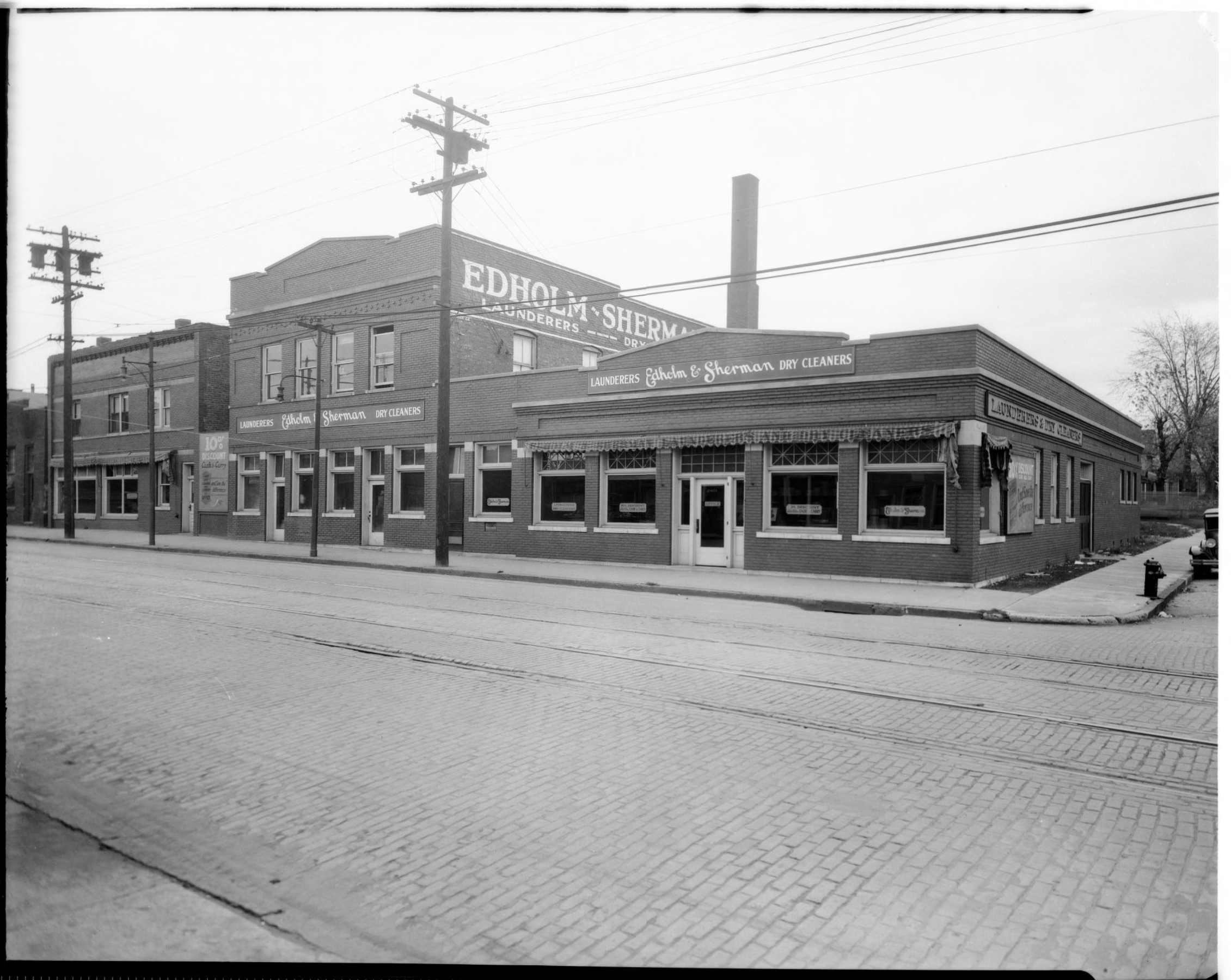 FJ Carey Block Building as seen in 1920s with a brick 24th street in front