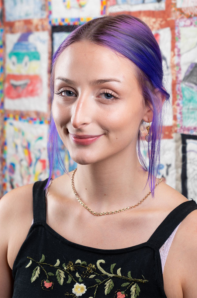 Portrait photo of young artist mentor Zoey